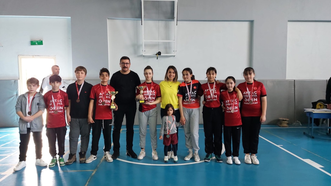 Okul Sporları Badminton Müsabakaları